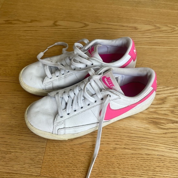 White and pink Nike blazers - Picture 2 of 3